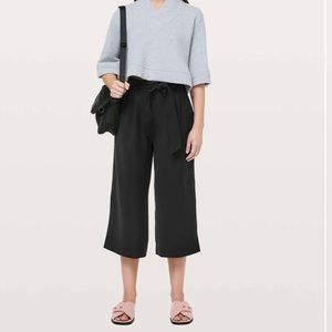 SOLD | Lululemon Noir Crops Black